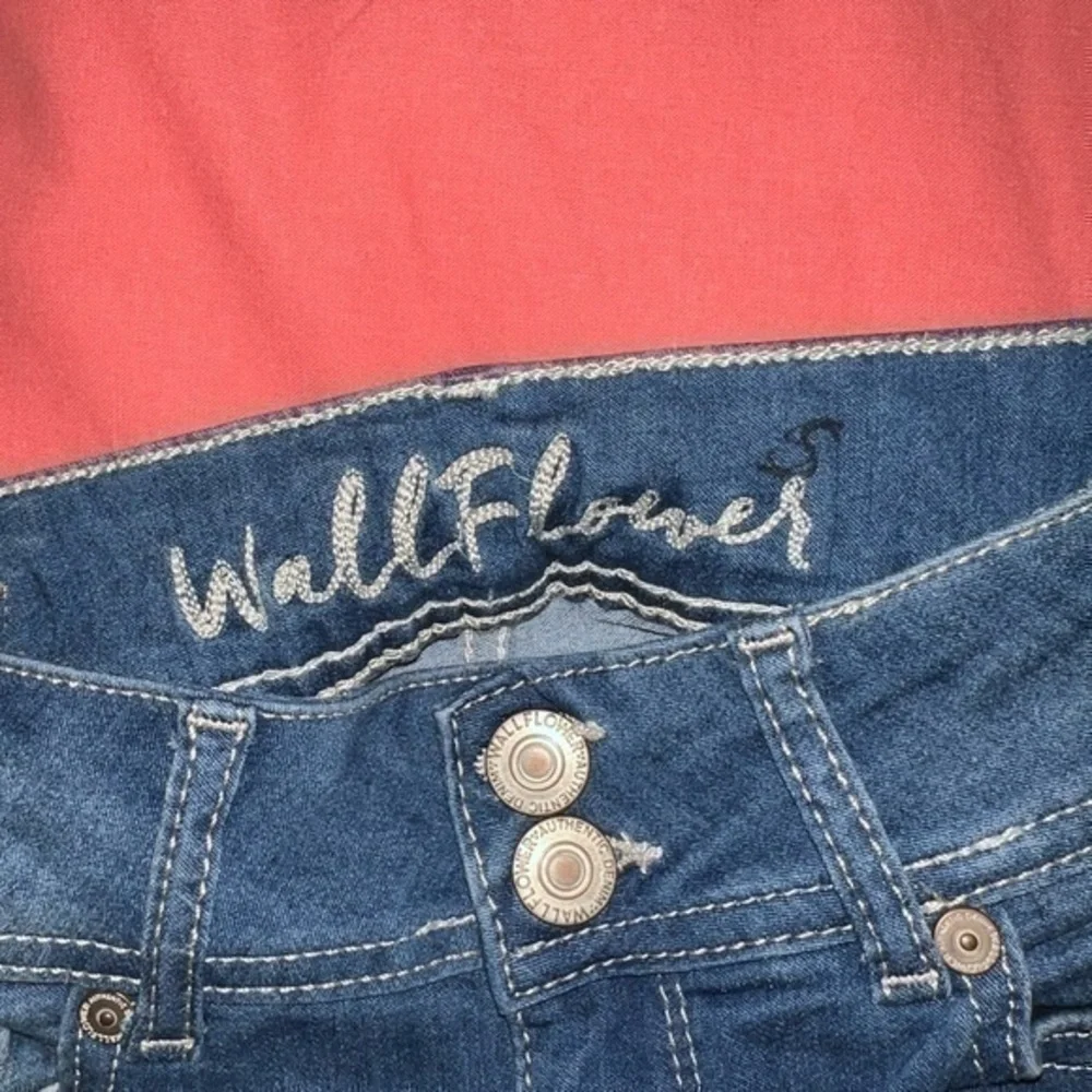 high waisted blue Wallflower Jean size 3 - Picture 4 of 7